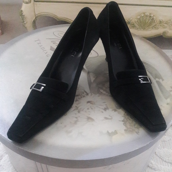 VINTAGE "GUCCI" BLACK SUEDE PUMPS! 37.5 C - Picture 4 of 8